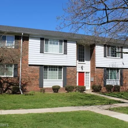 Buy this 2 bed condo on 25376 Shiawassee Circle in Southfield, MI 48033