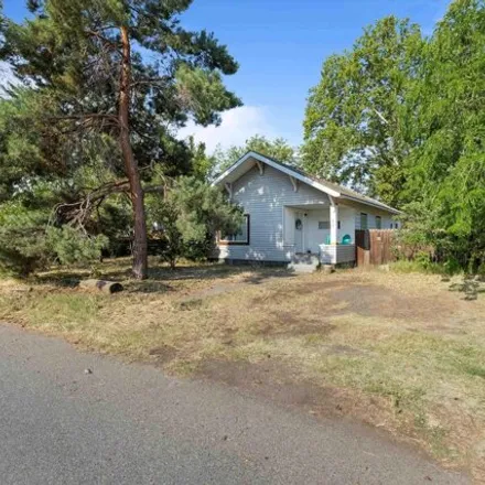 Buy this 2 bed house on 417 N Hartford St in Kennewick, Washington