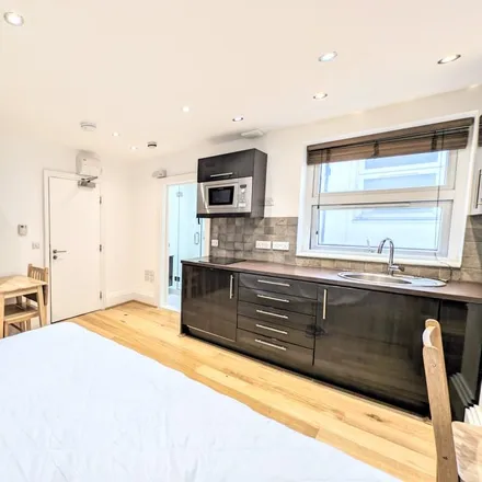 Rent this studio apartment on 1 Inglewood Road in London, NW6 1RB