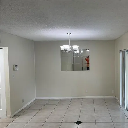 Image 3 - 2950 NW 106th Ave, Unit 5 - Townhouse for rent