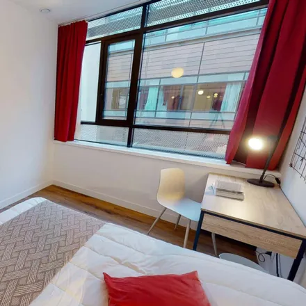 Rent this 11 bed room on 2 Avenue Sainte-Anne in 92600 Asnières-sur-Seine, France