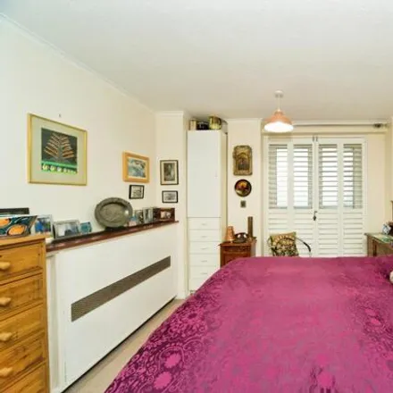 Image 6 - Kingsway Court, Queen's Gardens, Hove, BN3 2LR, United Kingdom - Apartment for sale