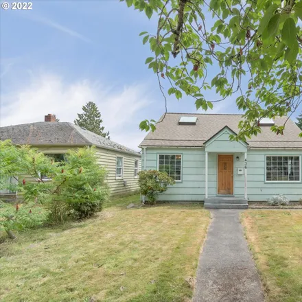 Buy this 3 bed house on 436 25th Avenue in Longview, WA 98632
