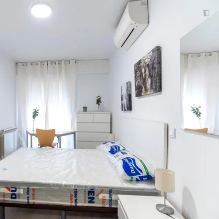 Rent this 5 bed room on Madrid in Avenida de las Glorietas, 20