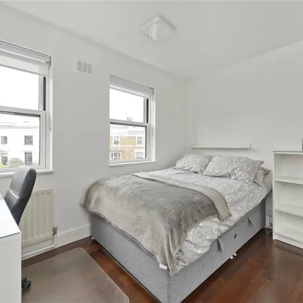 Image 3 - 28 Pembridge Villas, London, W11 3EW, United Kingdom - Apartment for rent