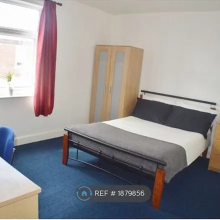 Rent this 4 bed townhouse on 42 Addington Road in Nottingham, NG7 5PD