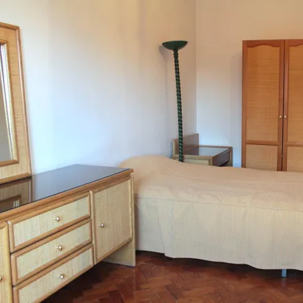 Rent this 5 bed room on Rua do Sol ao Rato 35 in 1250-212 Lisbon, Portugal