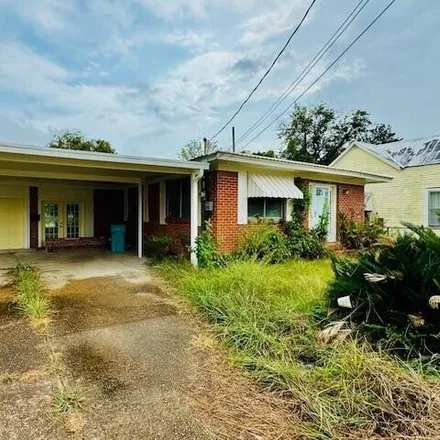 Rent this 2 bed house on 614 N Lombard St in Opelousas, Louisiana