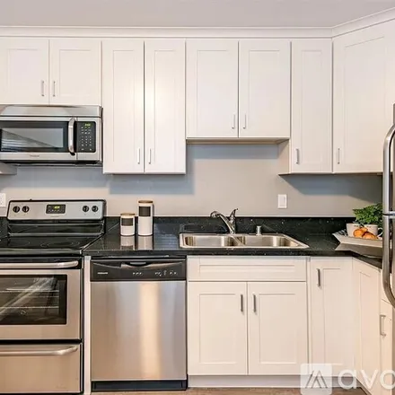 Image 1 - 3680 Greenlee Drive, Unit 19 - Apartment for rent