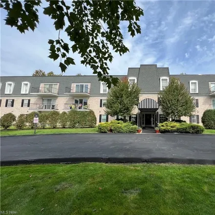 Buy this 2 bed condo on 1849 King James Parkway in Westlake, OH 44145
