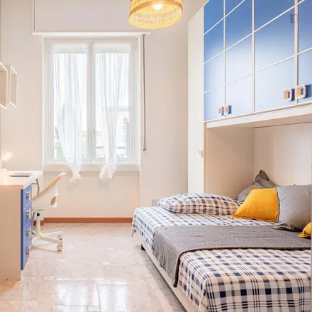 Rent this 4 bed room on Via Broni in 19, 20141 Milan MI