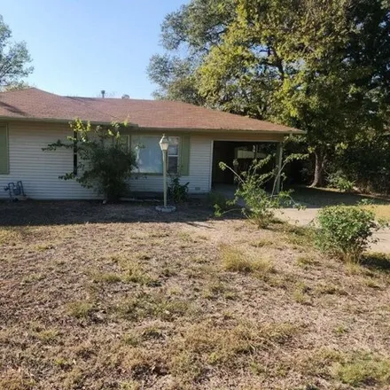 Rent this 3 bed house on 2509 Washington St in Commerce, Texas