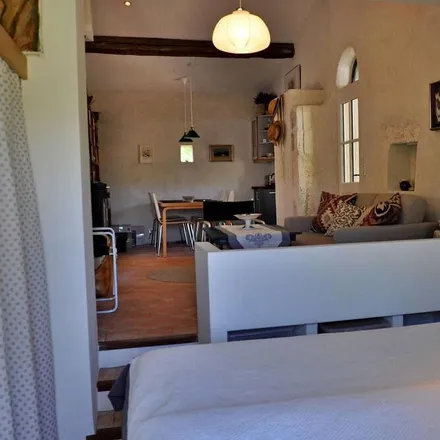 Rent this studio house on Lacoste in D 106, 84480 Lacoste