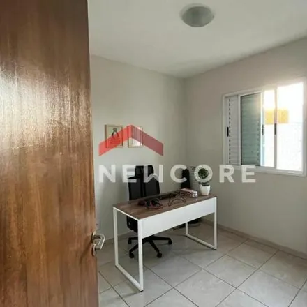 Buy this 2 bed apartment on Rua Jorge Martins Pinto in Segismundo Pereira, Uberlândia - MG