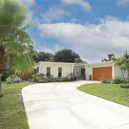 Buy this 3 bed house on 225 Doverwood Rd in Fern Park, Florida