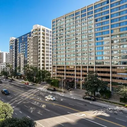 Rent this 2 bed condo on Wilshire & Selby in Wilshire Boulevard, Los Angeles