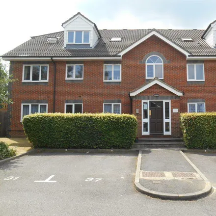 Rent this 1 bed apartment on 85 King George's Avenue in Holywell, WD18 7QE