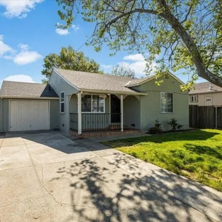 Buy this 2 bed house on 5561 28th Street in Sacramento, CA 95820