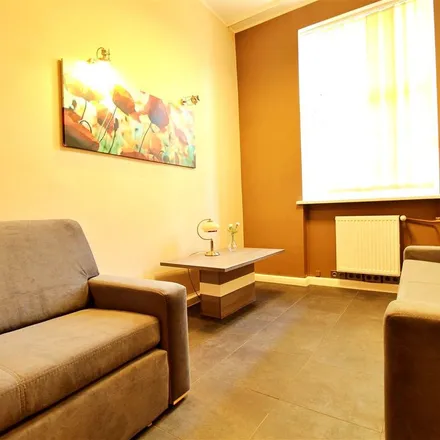 Rent this 3 bed apartment on Rynek 27-28 in 50-101 Wrocław, Poland