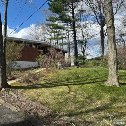 Image 4 - 31 Lake Shore Drive, Moe, West Milford, NJ 07421, USA - House for sale