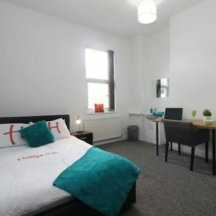 Rent this 1 bed apartment on University of Sheffield in Western Bank, Sheffield