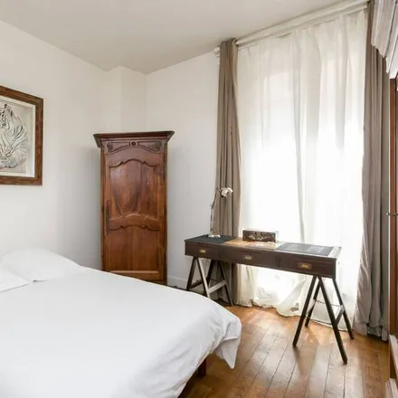 Rent this 3 bed apartment on Paris Montparnasse in Voie CQ/15, 75015 Paris