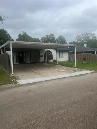 Rent this 3 bed house on 2519 Huntington Drive in Pasadena, TX 77506