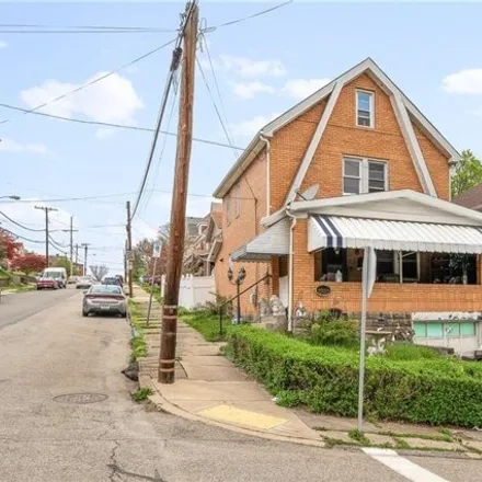 Image 2 - 595 Bellaire Avenue, Pittsburgh, PA 15226, USA - House for sale