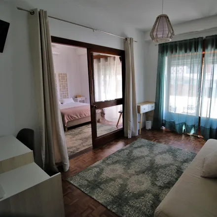 Rent this 1 bed room on MOBI-STB-00012/13 in Rua Fernando santos, 2900-092 Setúbal