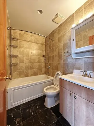 Image 7 - 31-35 Linden Place, New York, NY 11354, USA - Condo for sale