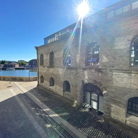 Rent this 2 bed apartment on Kings & Queens in Porto Quay, Bristol
