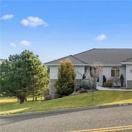 Buy this 4 bed house on 3625 Westridge Place in Wenatchee, WA 98836