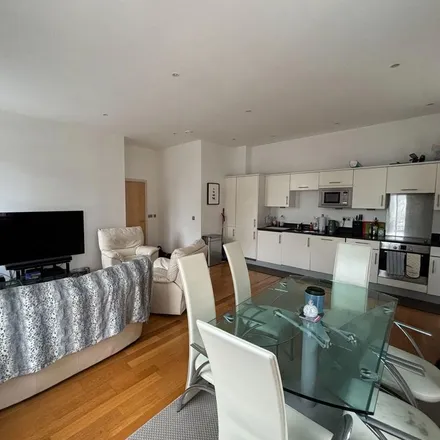 Image 4 - 130 Clapham Common South Side, London, SW4 9DX, United Kingdom - Apartment for rent