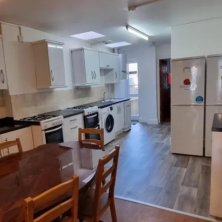 Rent this 5 bed townhouse on 135 Hubert Road in Selly Oak, B29 6ET