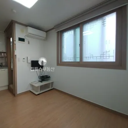 Rent this studio apartment on 서울특별시 관악구 봉천동 1673-13