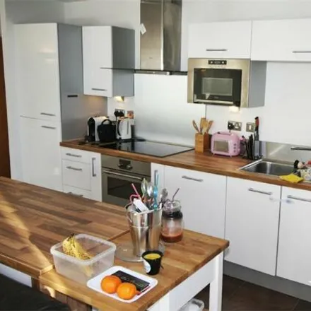 Rent this 3 bed room on Alaska Apartments in Western Gateway, London