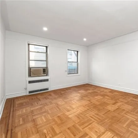 Image 4 - 141-25 Northern Boulevard, New York, NY 11354, USA - Apartment for rent