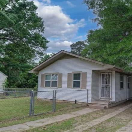 Buy this 3 bed house on 3353 Moore Drive in Texarkana, TX 75503