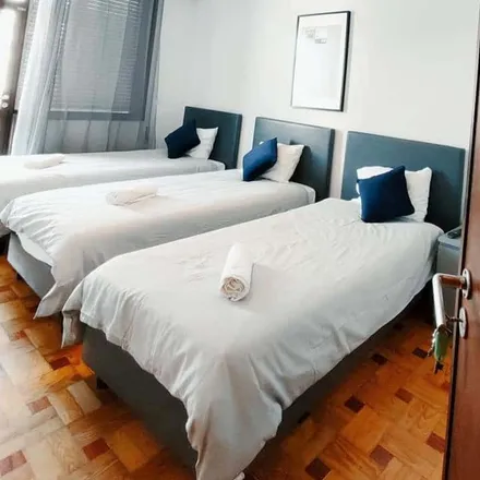 Rent this 4 bed room on Hotel Cristal Porto in Travessa de Antero de Quental 360, 4000-087 Porto