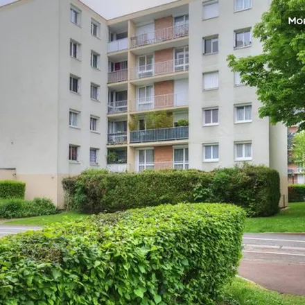 Image 4 - 6 Mail des Thuyas, 78180 Montigny-le-Bretonneux, France - Apartment for rent