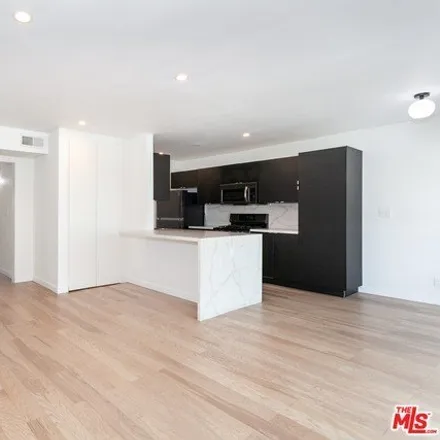 Image 2 - 8354 Clinton Street, West Hollywood, CA 90048, USA - Apartment for rent