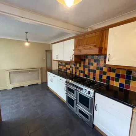 Rent this 3 bed apartment on Chestnut Avenue in Leicester, LE5 1FE