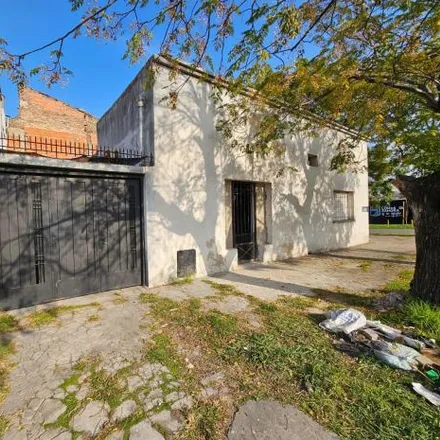 Buy this studio house on Doyhenard in Partido de Lomas de Zamora, 1836 Llavallol