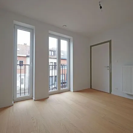 Rent this 3 bed apartment on Zwevegemsestraat 99 in 8500 Kortrijk, Belgium