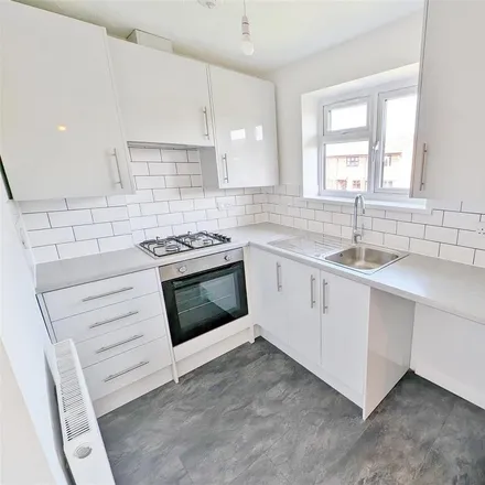 Image 3 - Suffolk Avenue, Leigh on Sea, SS9 3HF, United Kingdom - Apartment for rent