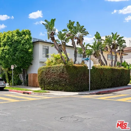 Image 1 - 11945 Rochester Avenue, Los Angeles, CA 90025, USA - Townhouse for sale