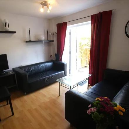 Image 2 - 20 Fishermans Drive, Canada Water, London, SE16 6SQ, United Kingdom - Room for rent