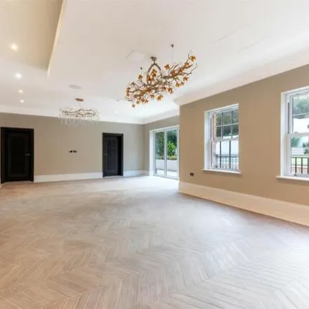 Image 9 - Valley Way, Gerrards Cross, SL9 7PL, United Kingdom - House for sale