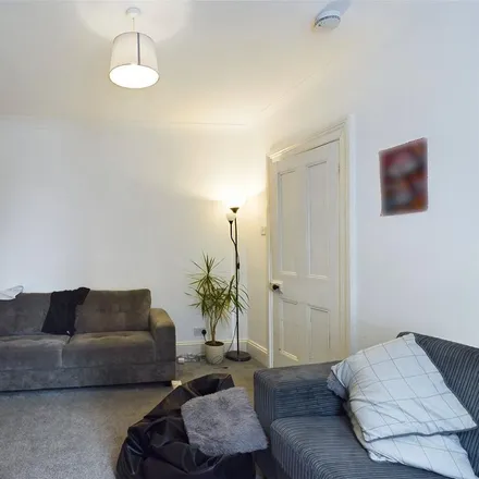 Rent this 6 bed townhouse on 18 Elm Grove in Brighton, BN2 3DD