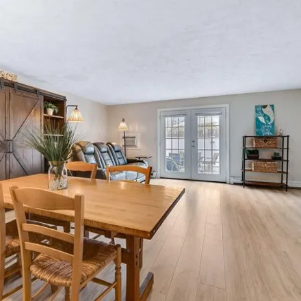 Image 1 - Briarwood Condominimums, 30 Pine Valley Drive, Falmouth, MA 02540, USA - Townhouse for sale